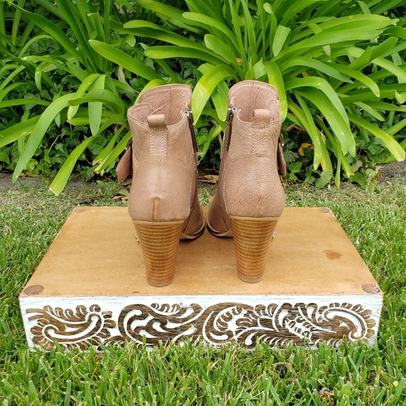 Beautiful Donald J. Pliner Natural/Neutral Leather Buckle Booties - Picture 9 of 13